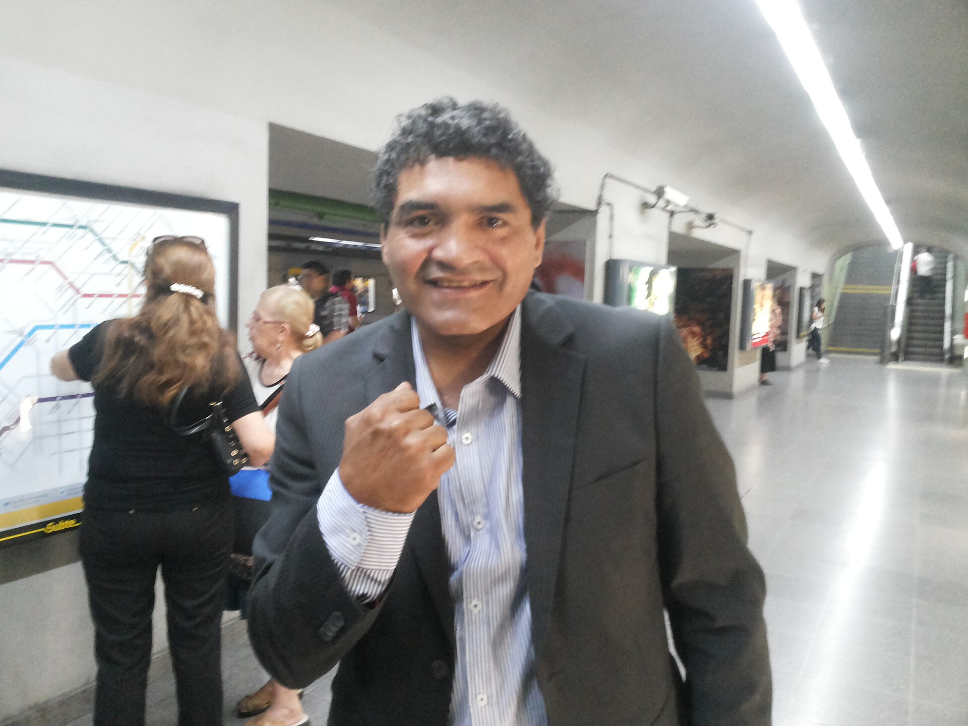 Jorge Fernando "Locomotora" Castro, también conocido como "Roña" Castro, es un boxeador argentino, campeón mundial de la categoría "Middle / Medio (69 - 75 kg)".